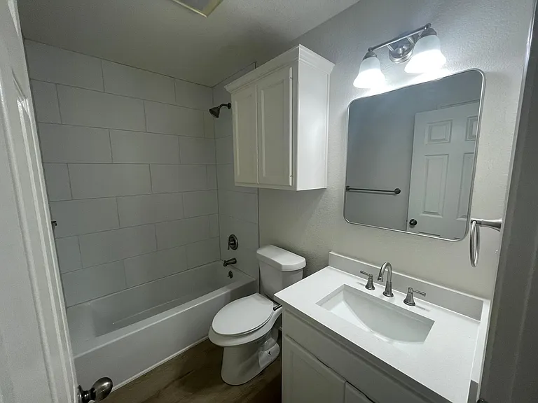 503 Gateway Pkwy #4 — Photo 13