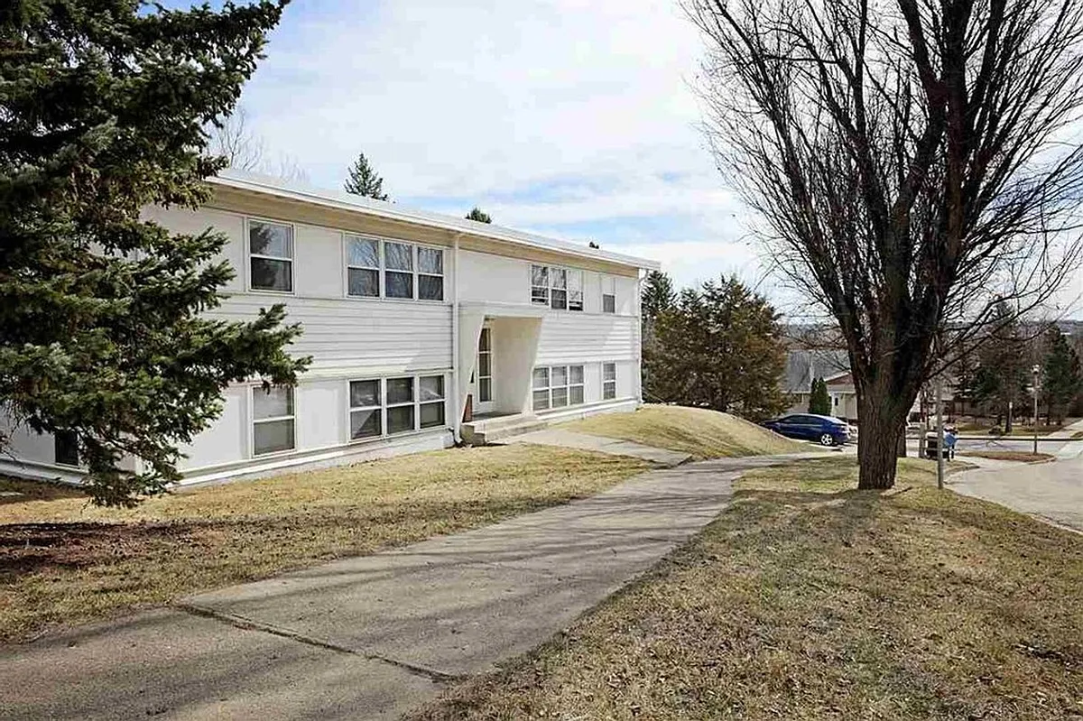 Building Photo - 1000 Valley View Drive
