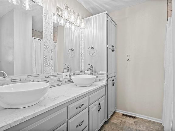 2nd image of 515 Kindred Dr