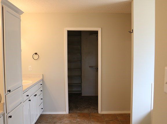 5th image of 3213 Walnut Hill Dr