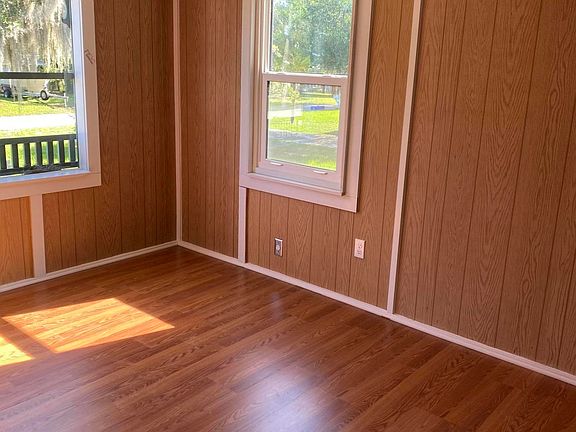 5th image of 82 Dix Ave