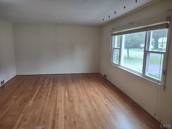 4th image of 227 Fay Park Dr