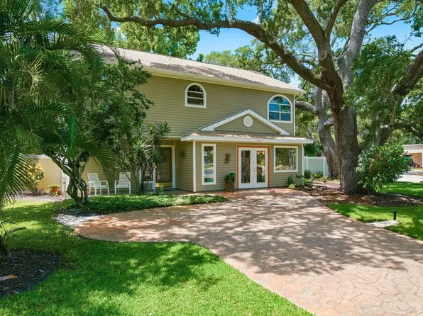 755 San Christopher Dr, Dunedin, FL 34698