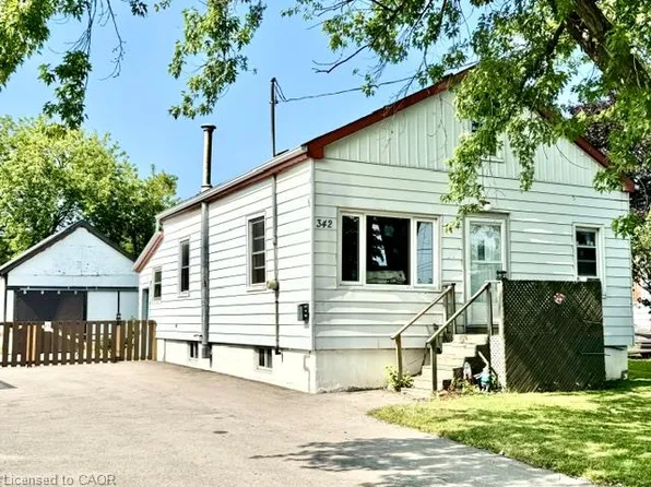 342 Barton St, Stoney Creek, ON L8E 2K9