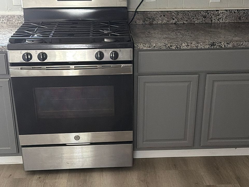 1st image of 141 Grove St