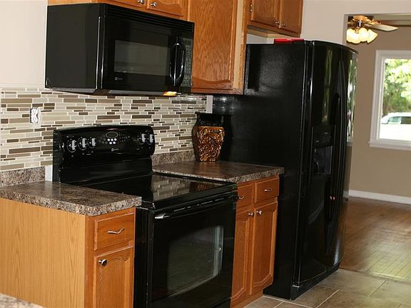 5th image of 1112 S Alvord Blvd