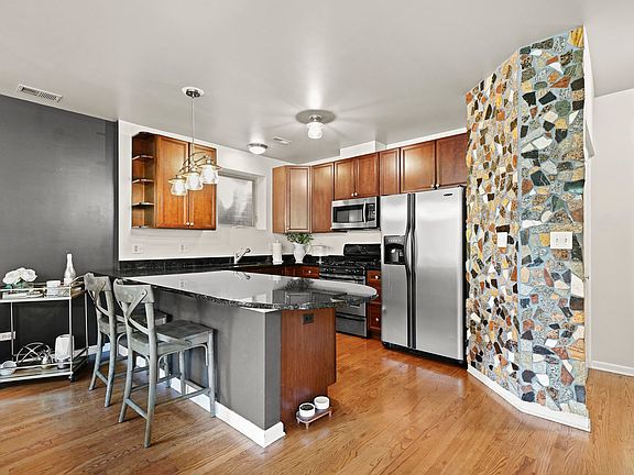 5th image of 1927 W Diversey Pkwy Unit 3A