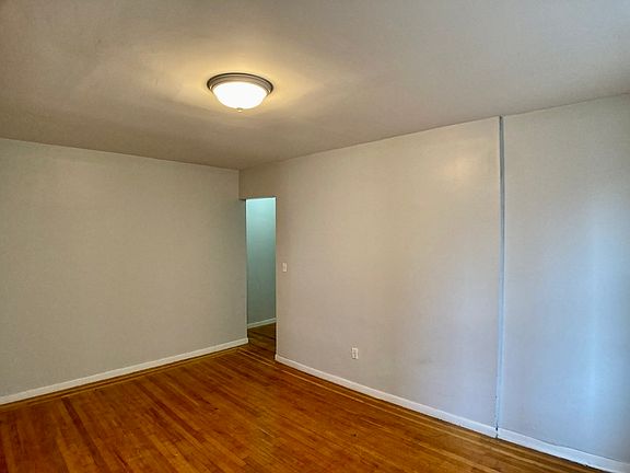 4th image of 4321 Broadway #2A