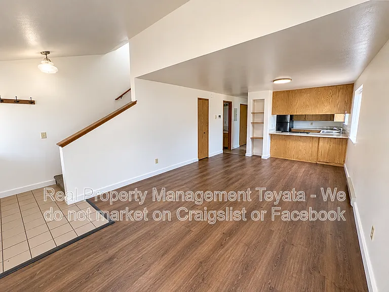 2915 Moore St — Photo 4