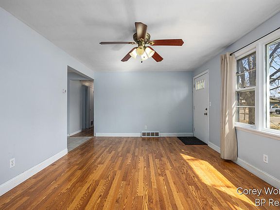3rd image of 1427 Grant Ave