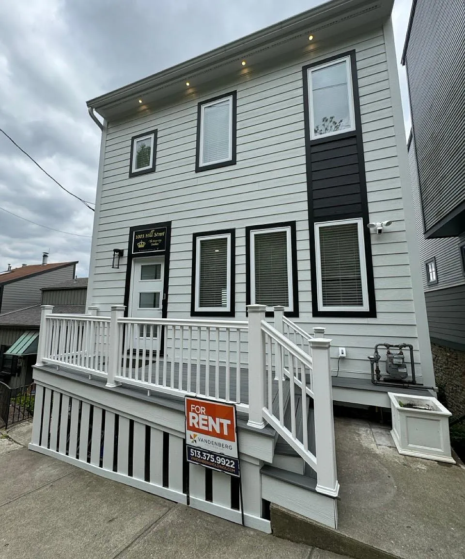 3 bed, 2300 sqft, $4,500 — Photo 1