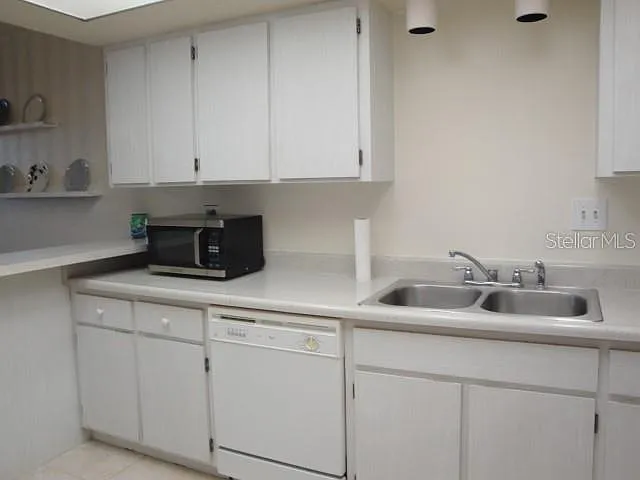 1 bed, 1.5 bath, 885 sqft, $1,745 — Photo 4