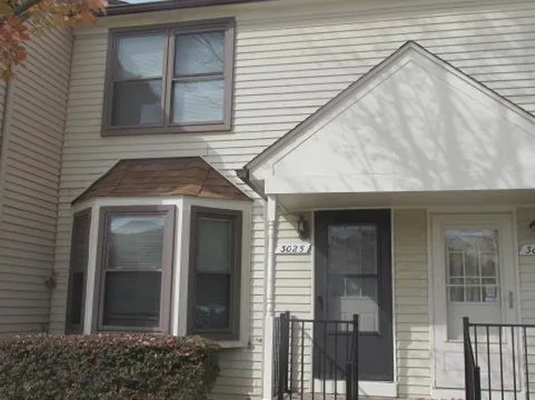 3025 Carly Ct, Auburn Hills, MI 48326