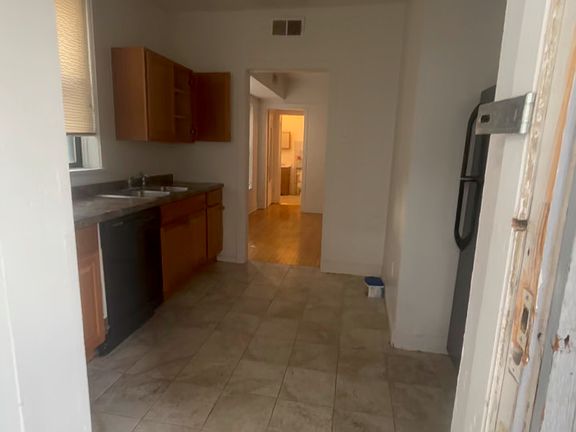 2nd image of 909 W Irving Park Rd #2