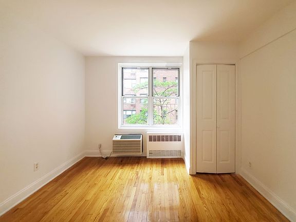 3rd image of 401 W 56th St APT 3M