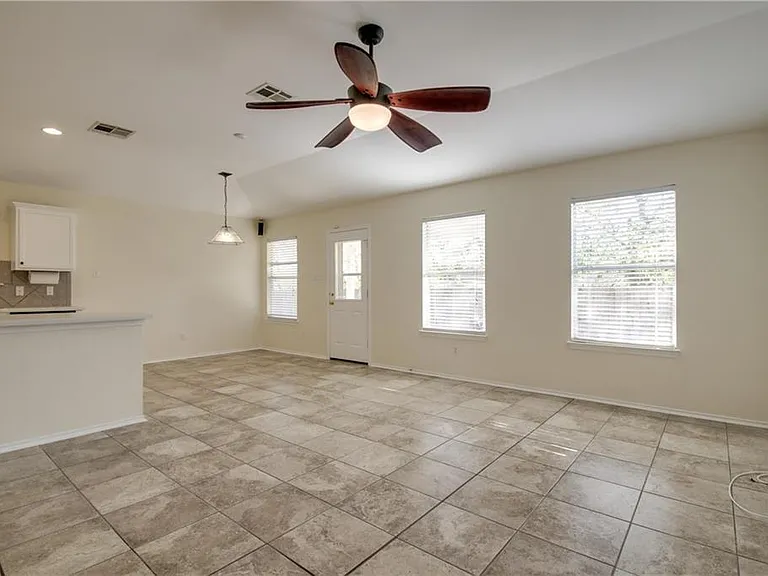 113 Spur Cv — Photo 5