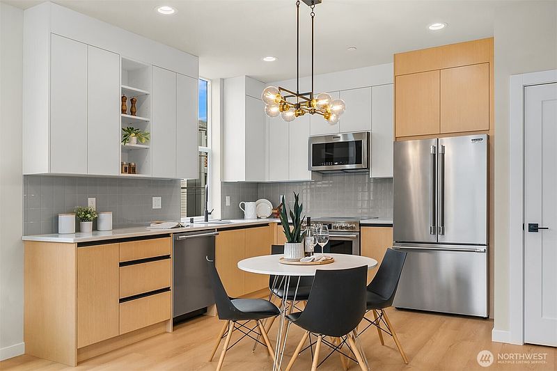 3rd image of 807 N 39th Street