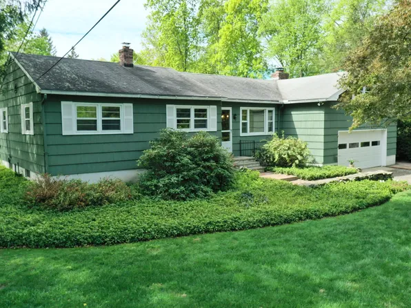 12 Cedar Lane, Oxford, CT 06478