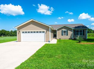 9477 Westridge Dr, Hickory, NC 28601