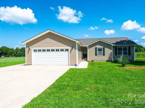 9477 Westridge Dr, Hickory, NC 28601