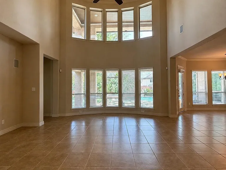 5423 Lachlan Springs Ln — Photo 5