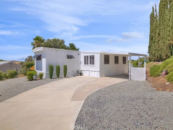 22780 Skylink Dr, Canyon Lake, CA 92587