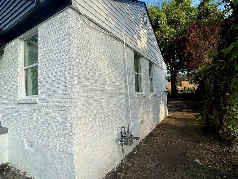 1377 Lyceum Rd — Photo 2