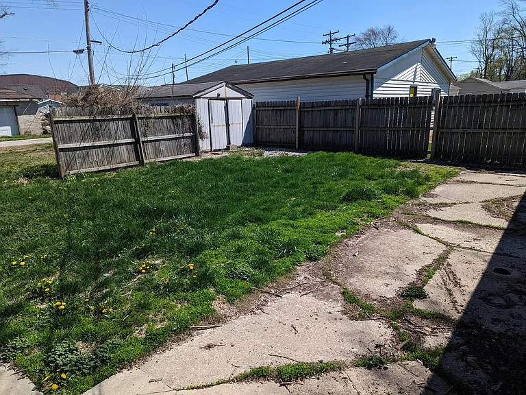 219 Pearl St — Photo 32