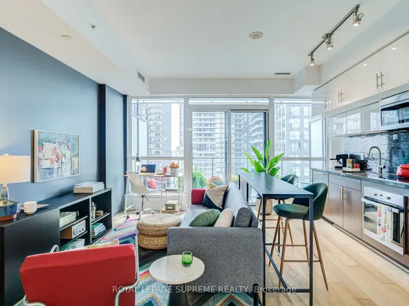 8 Mercer St #1710, Toronto, ON M5V 0C4