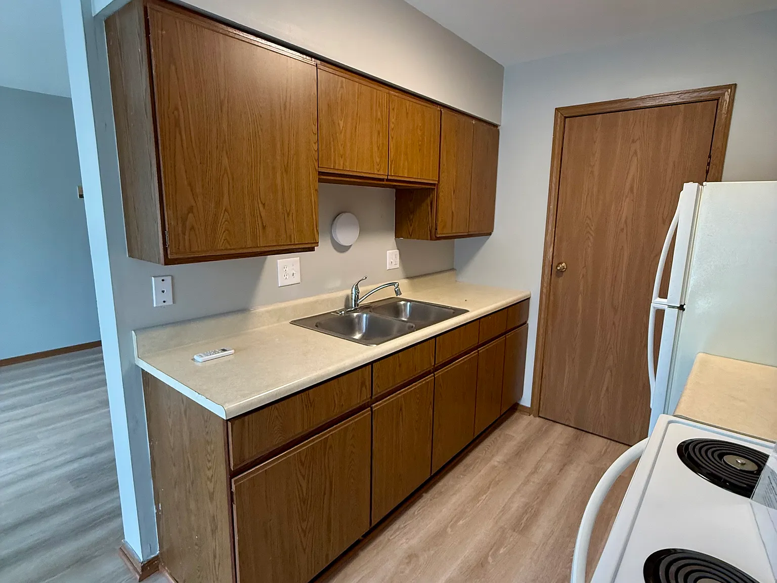 1 bed, 900 sqft, $1,100 — Photo 3