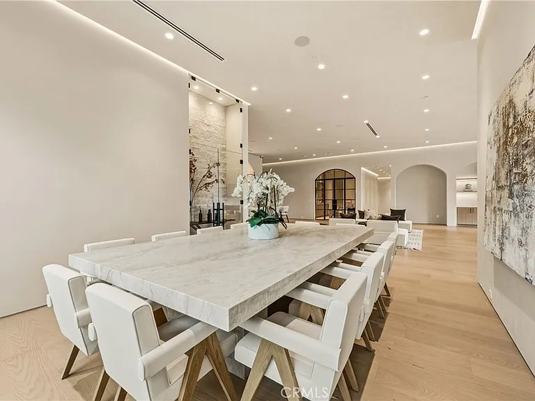 22924 Erwin St — Photo 22