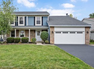 393 Stonewood Cir, Carol Stream, IL 60188