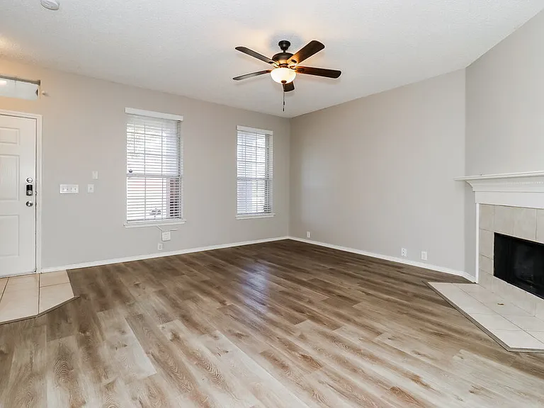 8425 Vicksburg Ln — Photo 5