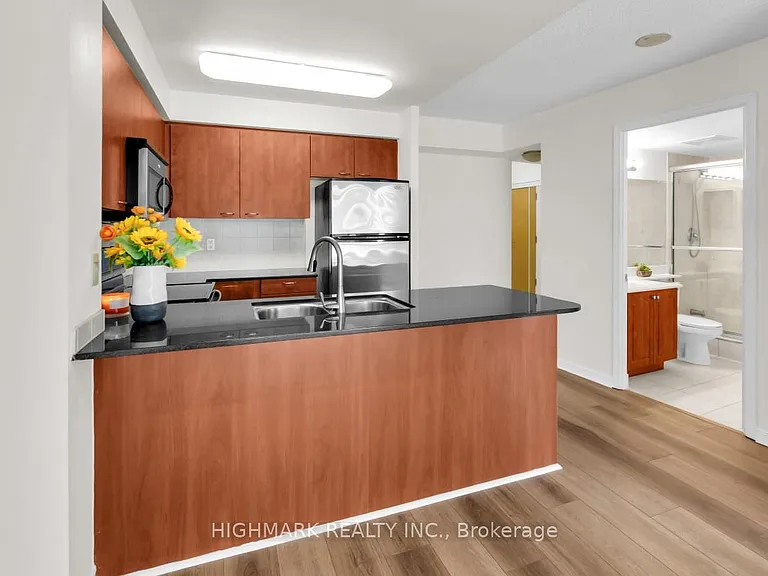 509 Beecroft Rd #517 — Photo 8