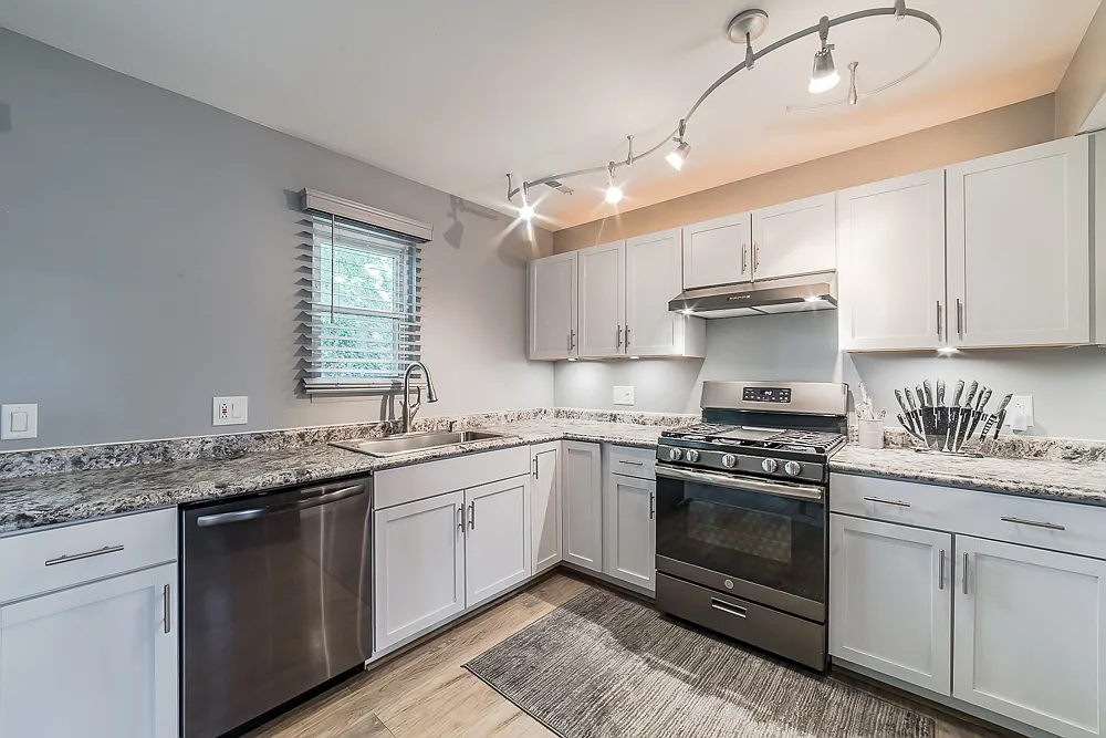 1034 Parkway Dr — Photo 4