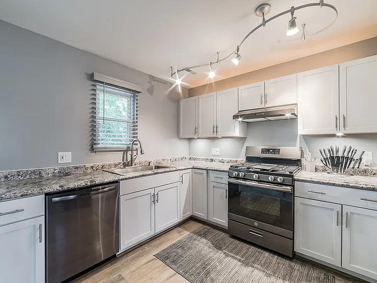 1034 Parkway Dr — Photo 6