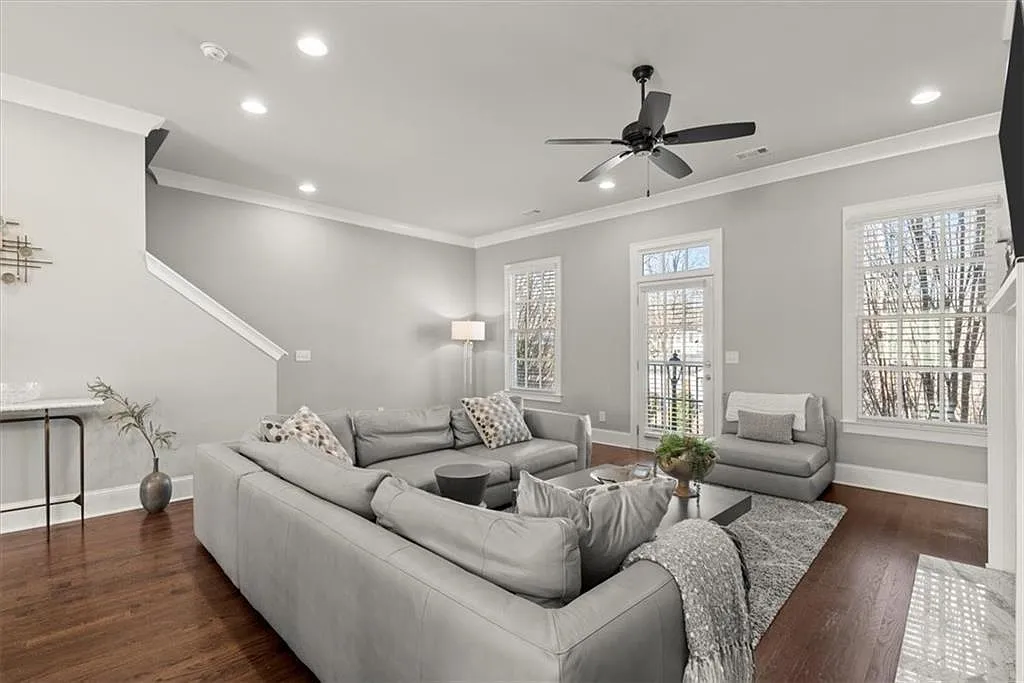 4 bed, 3.5 bath, 2160 sqft, $4,500 — Photo 3