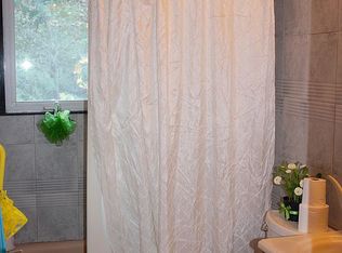 392 Oak St, Ridgefield, NJ 07657