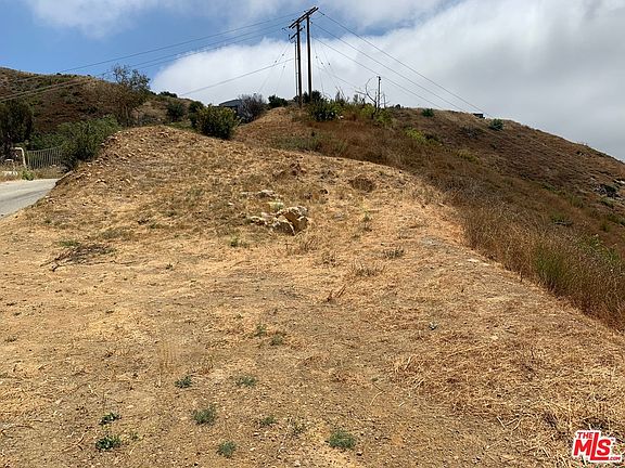 4th image of 928 Latigo Canyon Rd