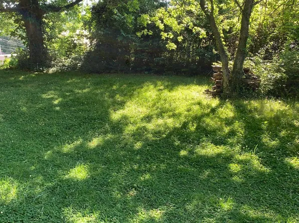 Davis St, Greeneville, TN 37743