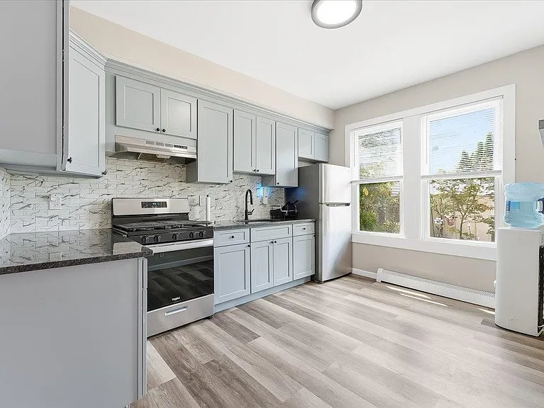 169 Zabriskie St #1 — Photo 3