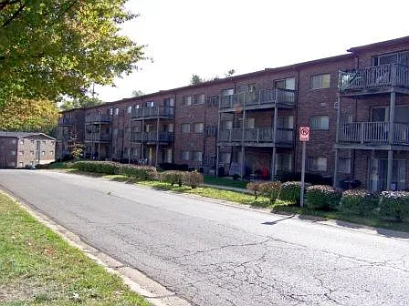 Oakbrook Gardens — Photo 4