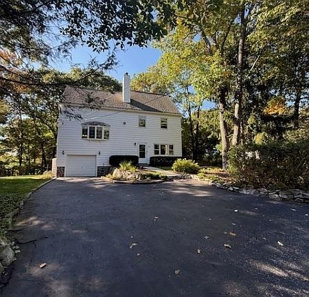 3rd image of 27 Hewitt aka Garwood Rd