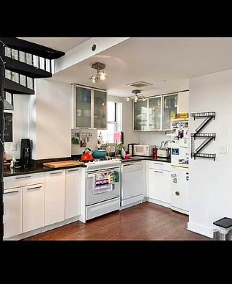 19 Clinton Street — Photo 4