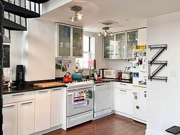 4th image of 19 Clinton St APT 704
