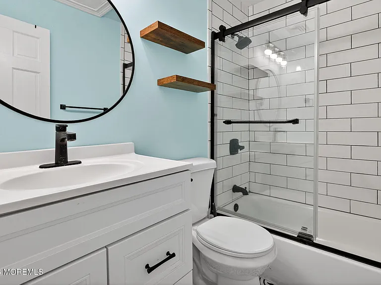 32 Franklin Ave — Photo 25