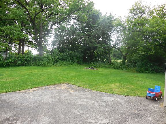 3rd image of 110 Oak Lane Dr