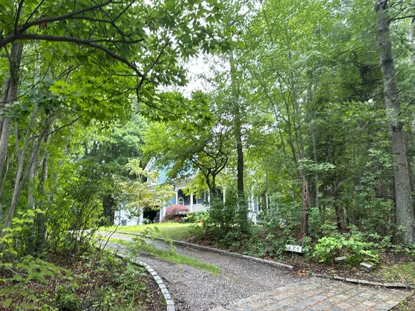 425 Renes Dr, Southold, NY 11971