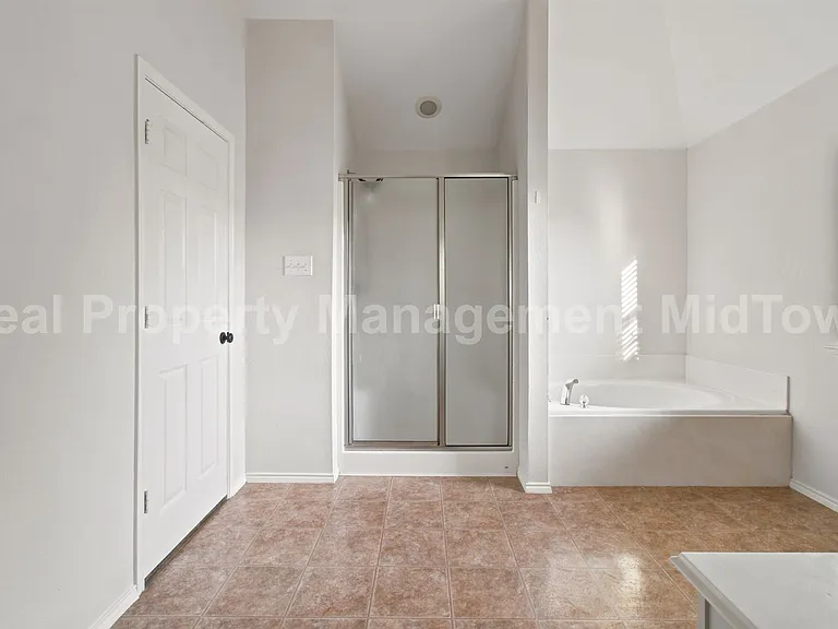 12620 Summerwood Dr — Photo 21