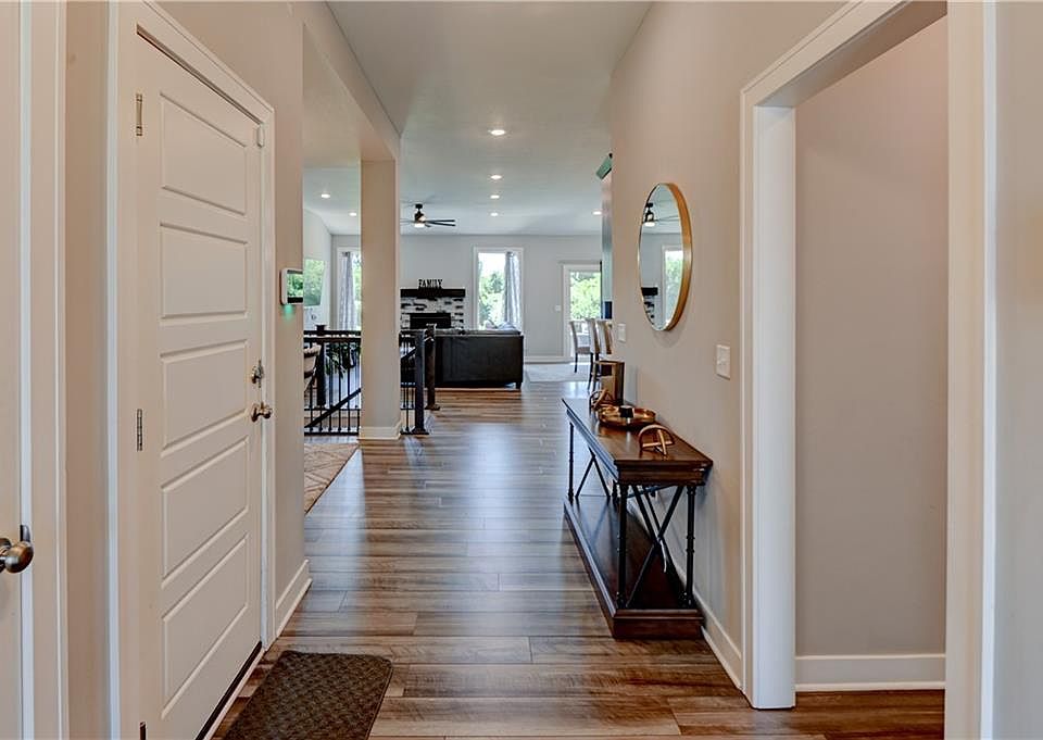 1821 NE Ravenwood Dr, Lees Summit, MO 64086 | MLS #2631215 | Zillow